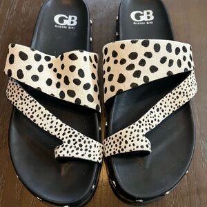 BRAND NEW Gianni Bini Animal Print Sandals
